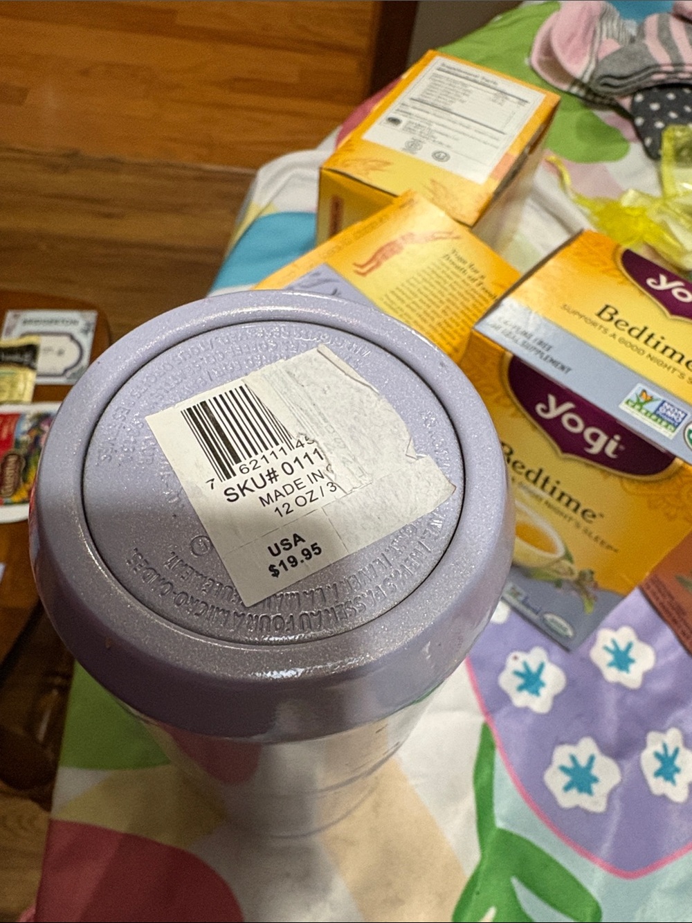 Starbucks cup with yogi tea bags in beige containers. Tea bags in container. - Picture 9 of 16